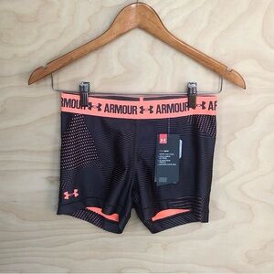 NWT Under Armour Bicker Short Size M.